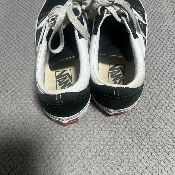 Classic Black and White Women’s Vans - Picture 2 of 3